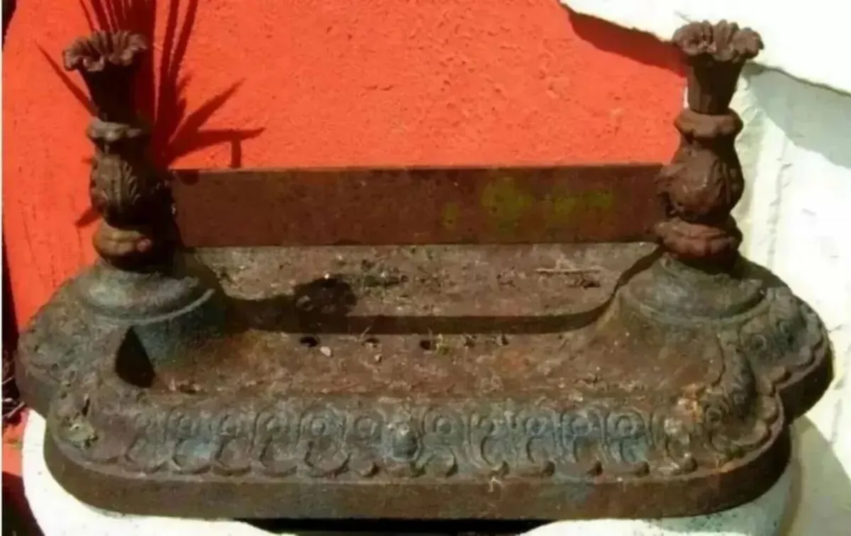 Vintage Cast Iron Boot Scraper - Image 3