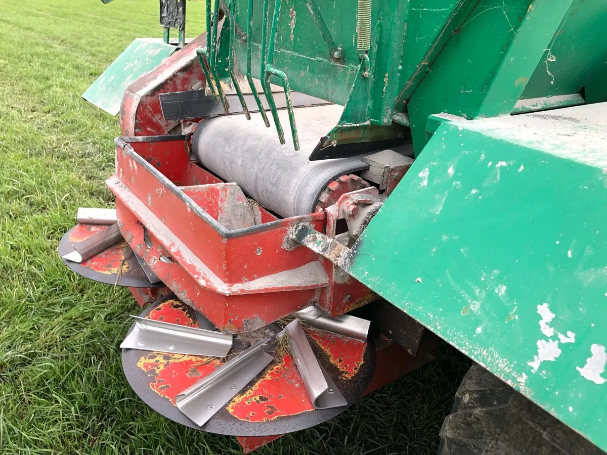 8 ton lime spreader - Image 3
