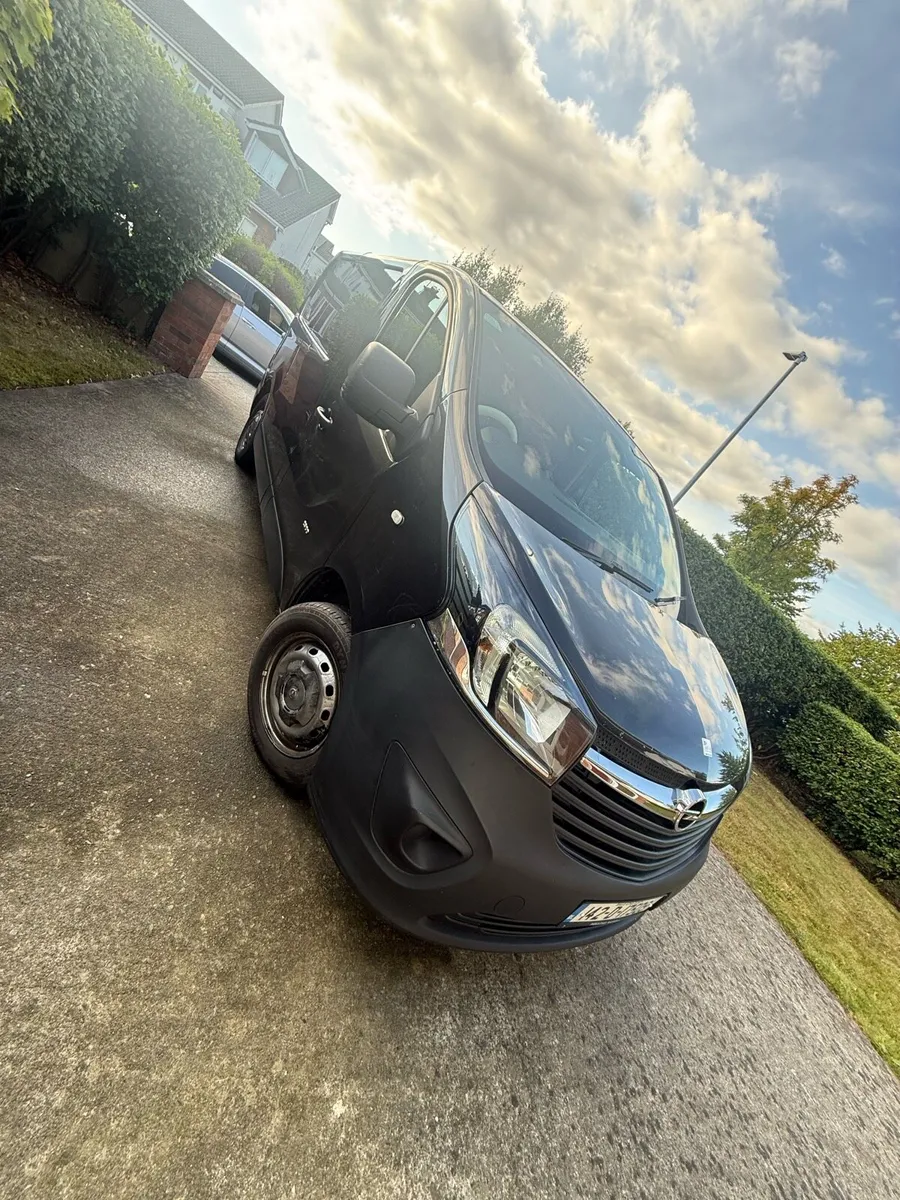 Opel Vivaro - Image 1