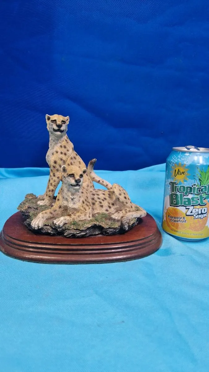 Cheetah Sculpture Set - Image 3