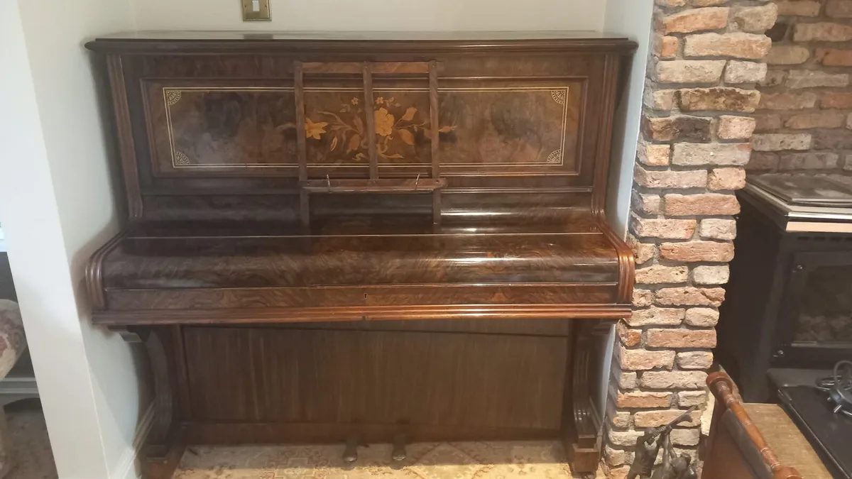 Upright Piano - Image 1