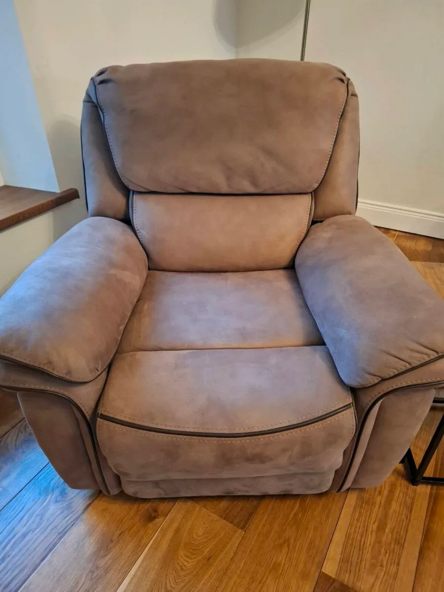 3-1-1 Recliner Sofa Set - Image 3