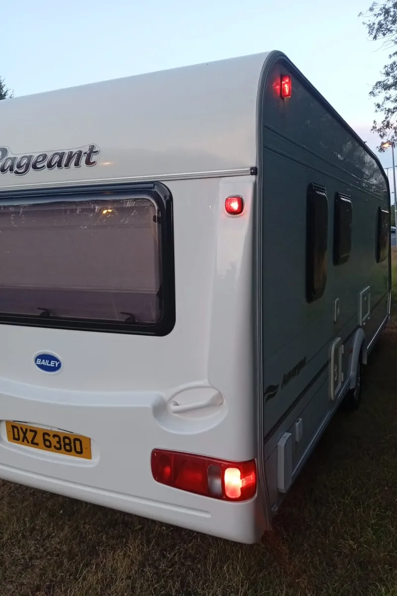 5/6 berth with motor mover & Air awning - Image 4