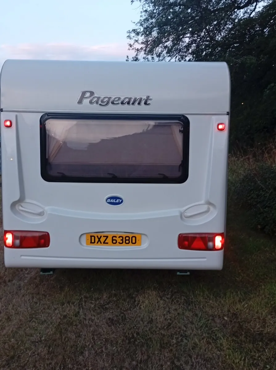 5/6 berth with motor mover & Air awning - Image 3