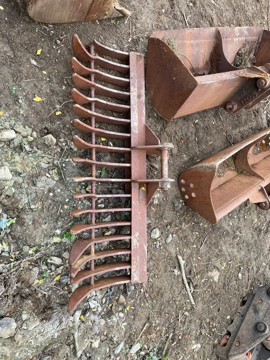 6 ton buckets - Image 1