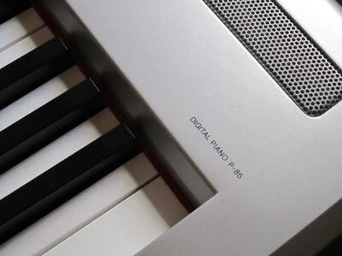 Yamaha P85S Digital Piano  Silver  Matching Stand & 3 Pedal Unit - Image 2