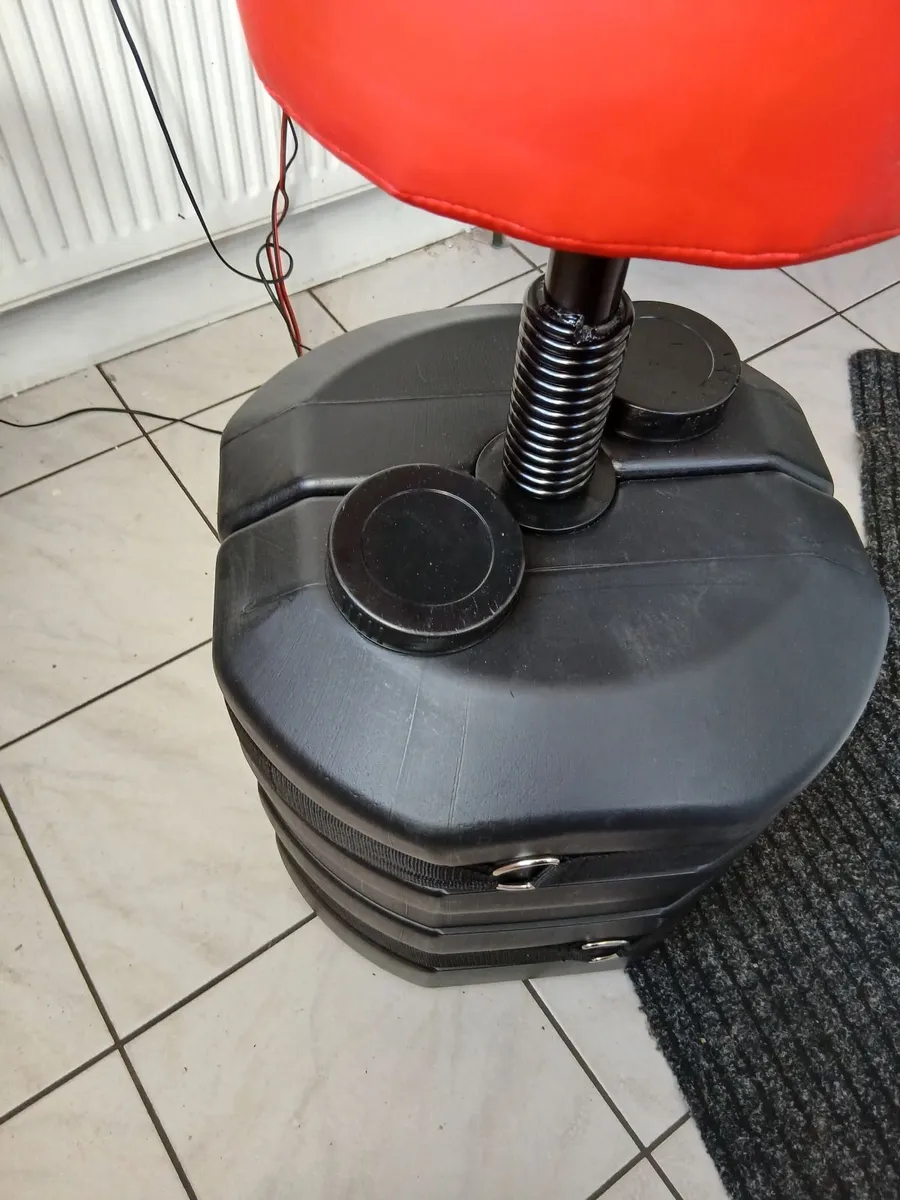 Stand up boxing bag in excellent condition - Image 2