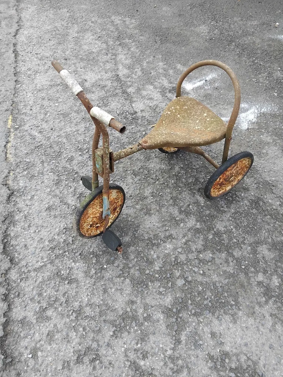 Very old tricycle bike price too sell 50e - Image 1