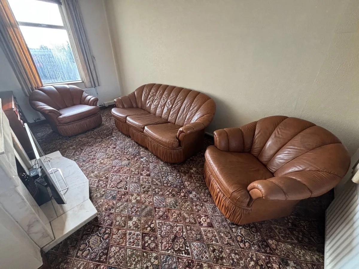 Leather Sofa - very good condition - no damage - Image 2