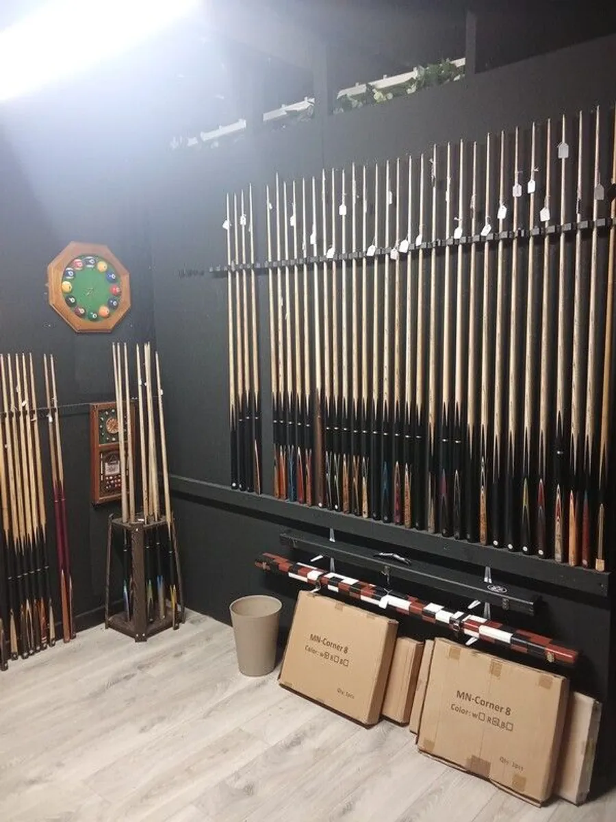 Snooker and Pool cues, cases and accessories - Image 2