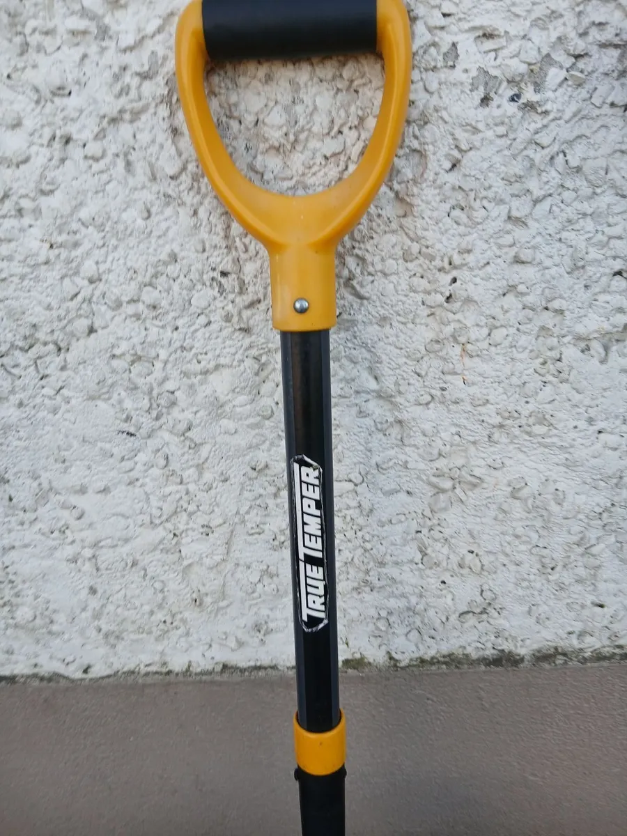 Tulf shovel in great condition price too sell - Image 3