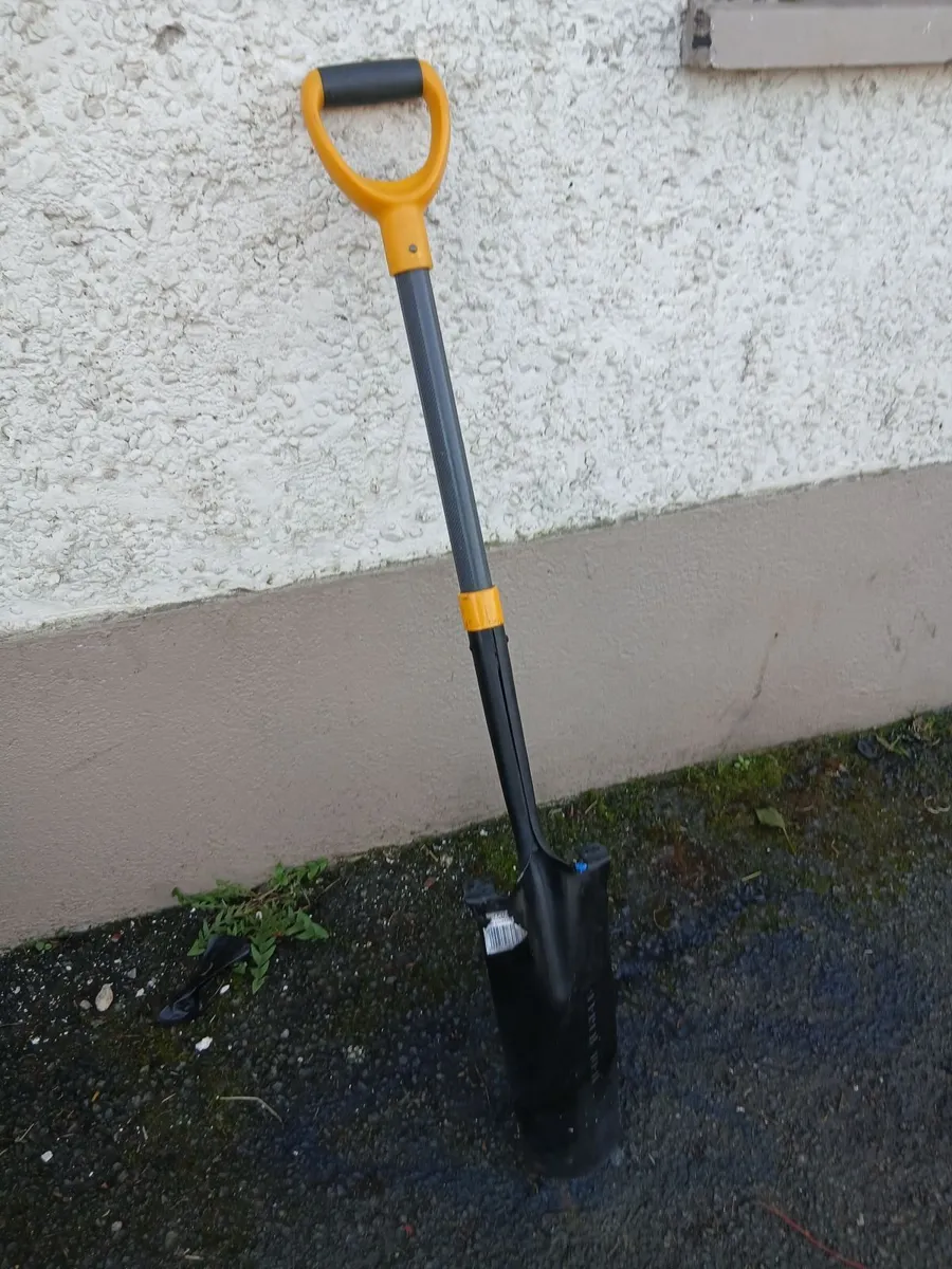 Tulf shovel in great condition price too sell - Image 1