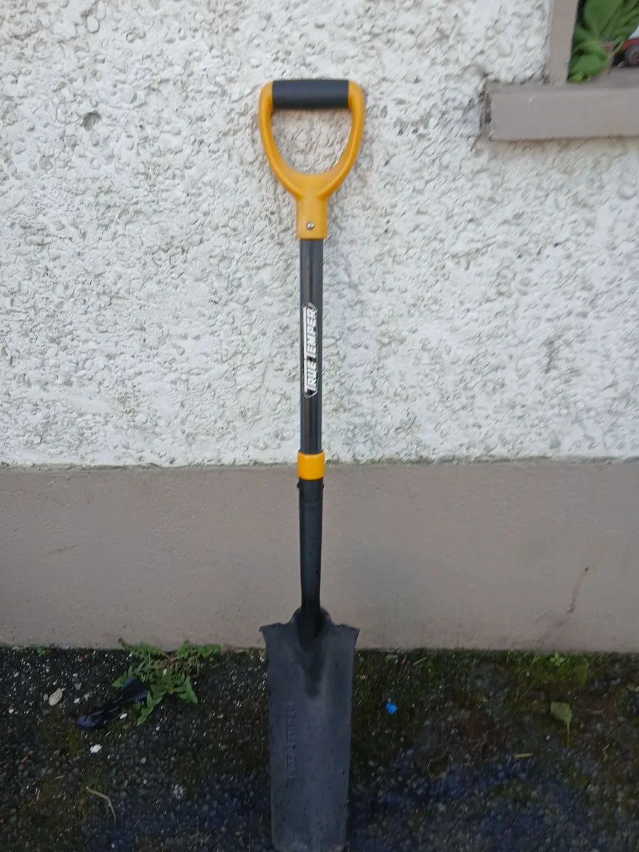 Tulf shovel in great condition price too sell - Image 4
