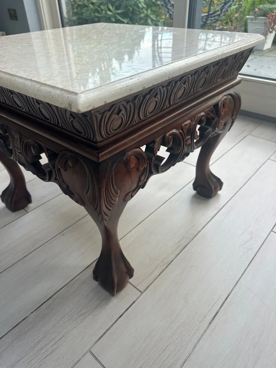 Mahogany ornate table with marble top - Image 2