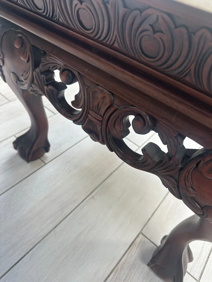 Mahogany ornate table with marble top - Image 3