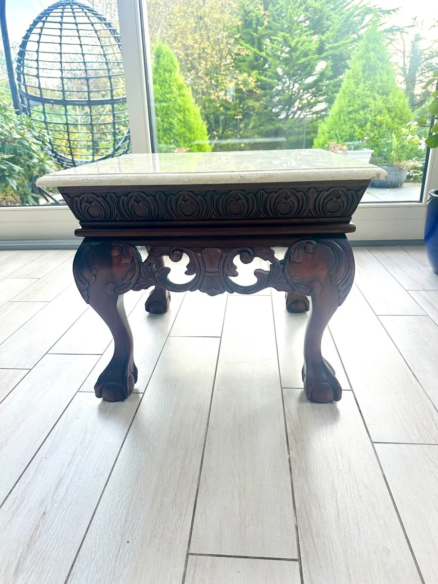 Mahogany ornate table with marble top - Image 1
