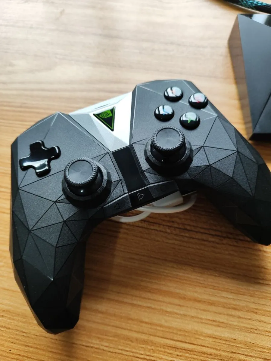 Nvidia Shield TV (2017) 16GB + Remote + Pad - Image 2