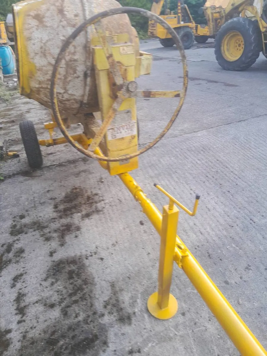 Cement mixer - Image 1