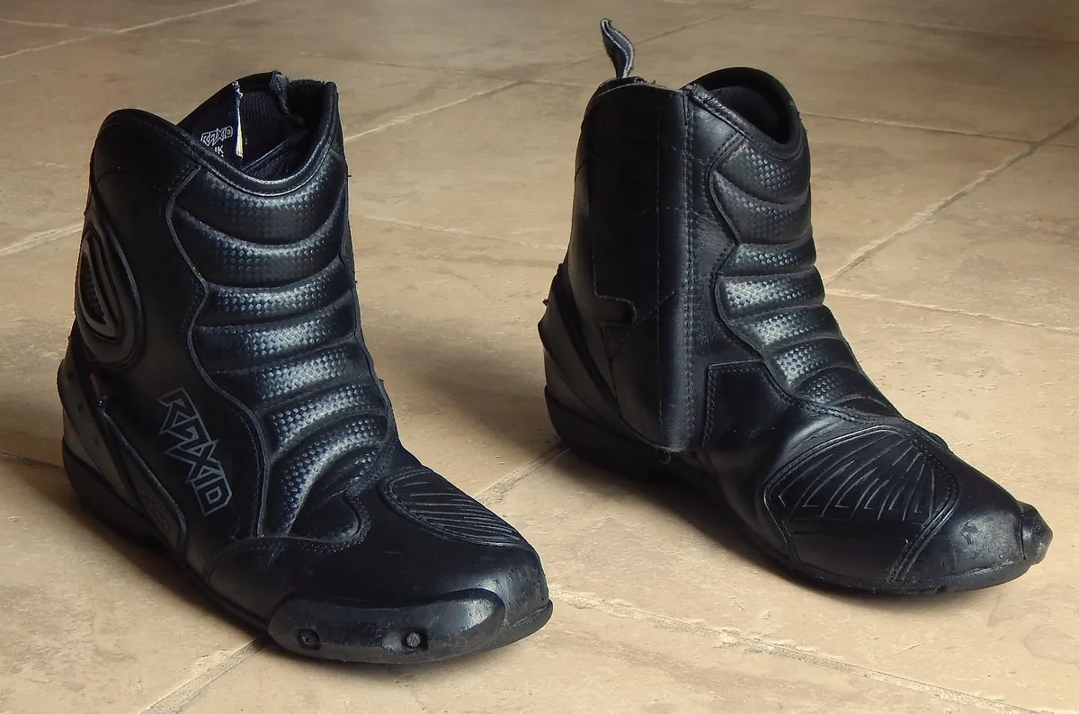 Pair of Gents Black Leather RAXID Motorcycle Boots - Image 2