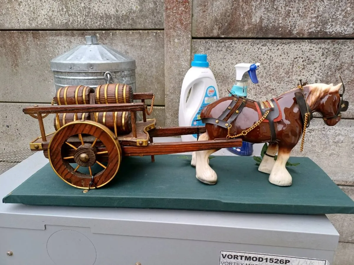 2 Vintage Ceramic Horse & Carts - Image 2