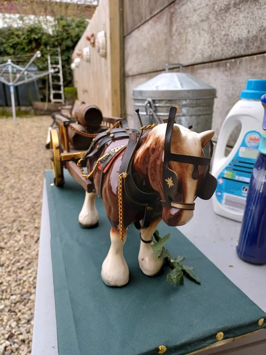 2 Vintage Ceramic Horse & Carts - Image 4