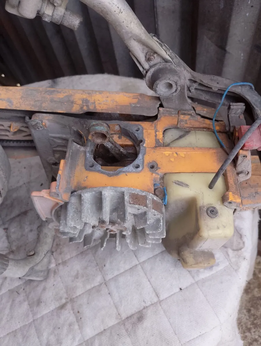 Partner 12 consaw for  parts or repairs - Image 3