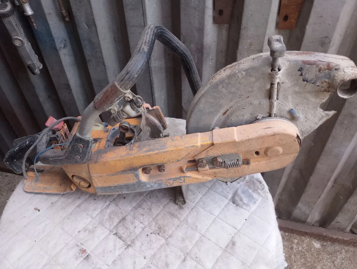 Partner 12 consaw for  parts or repairs - Image 4