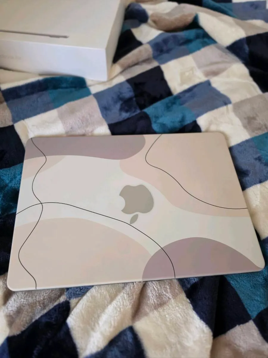 Macbook Air M2 15inch - Image 1