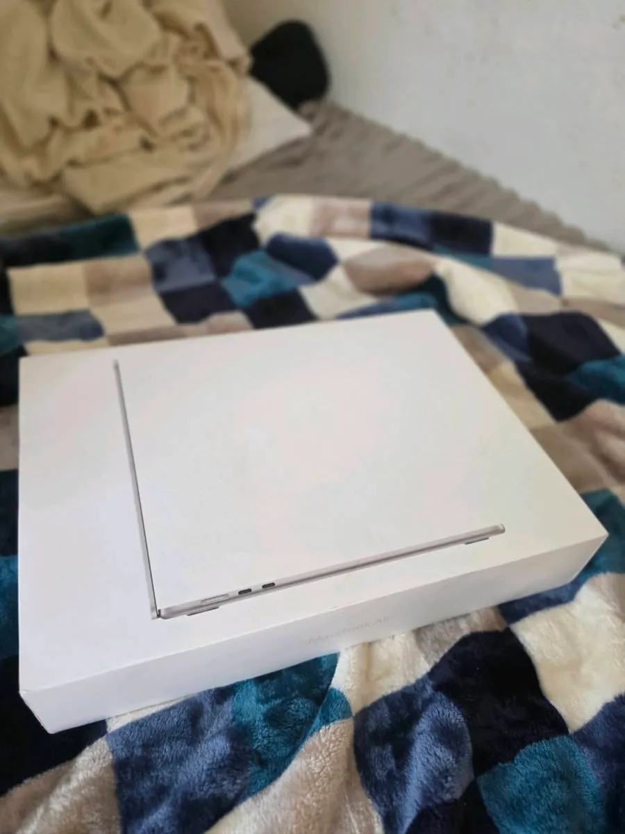 Macbook Air M2 15inch - Image 3