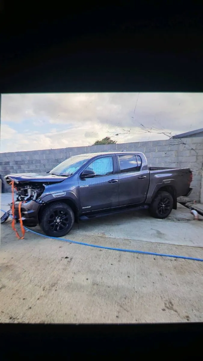 Hilux damaged parts wanted - Image 1
