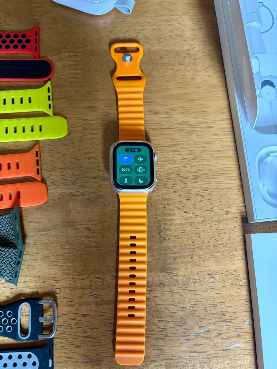 Apple Watch SE 2nd Gen 40mm Starlight Aluminium - Image 2