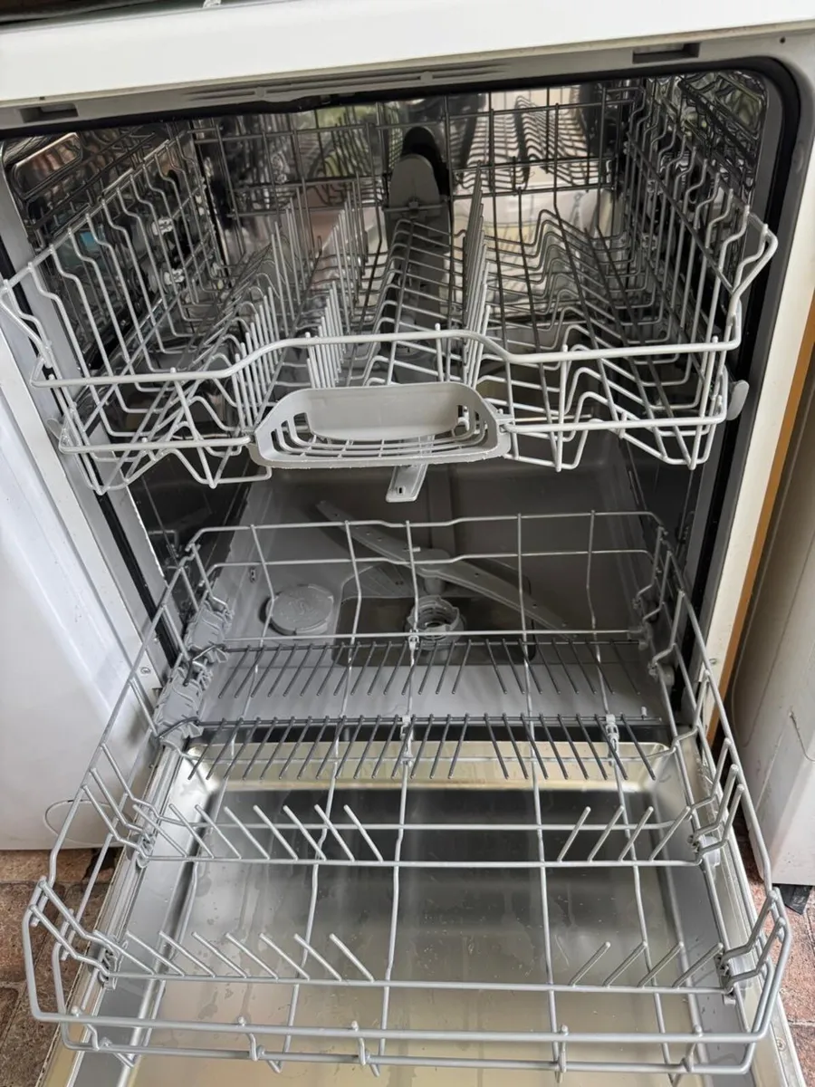 Bosch Smart WiFi Dishwasher for Sale – €275 - Image 1