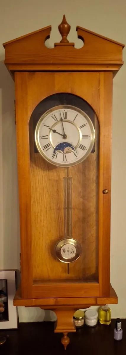 Grandfather Clock €75 as it has damaged perspex. - Image 1