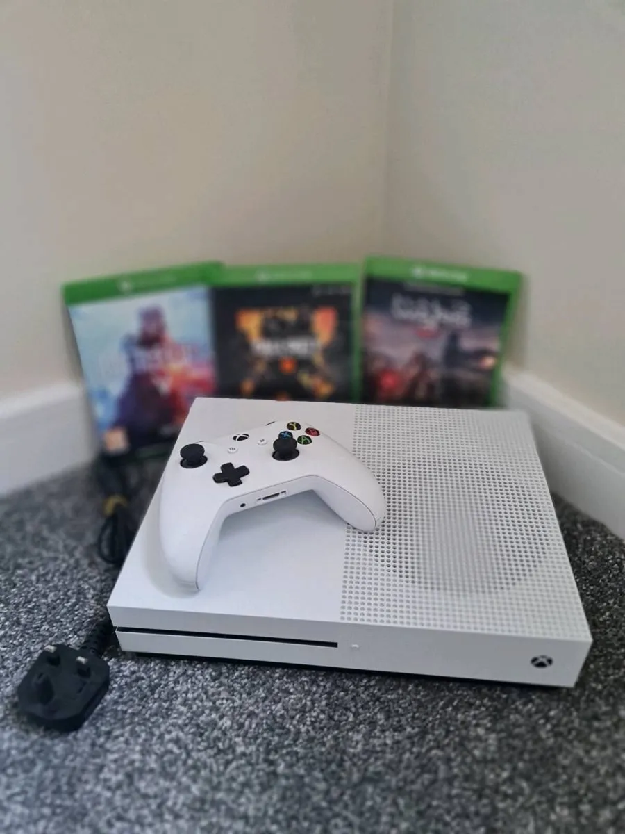 Xbox one S 1TB - Image 1