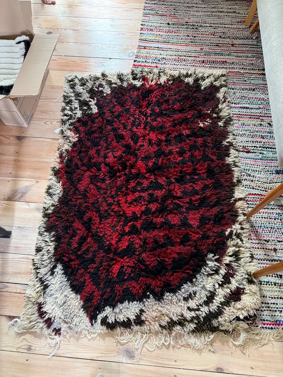 Art: Wall Hanging Wool Rug - Image 1