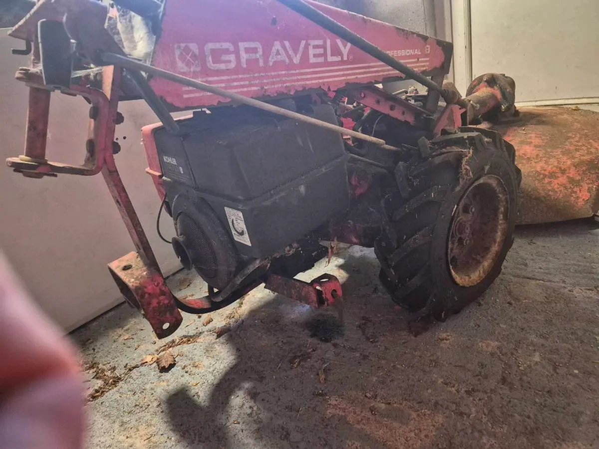GRAVELY ROUGH TERRAIN LAWNMOWER - Image 1
