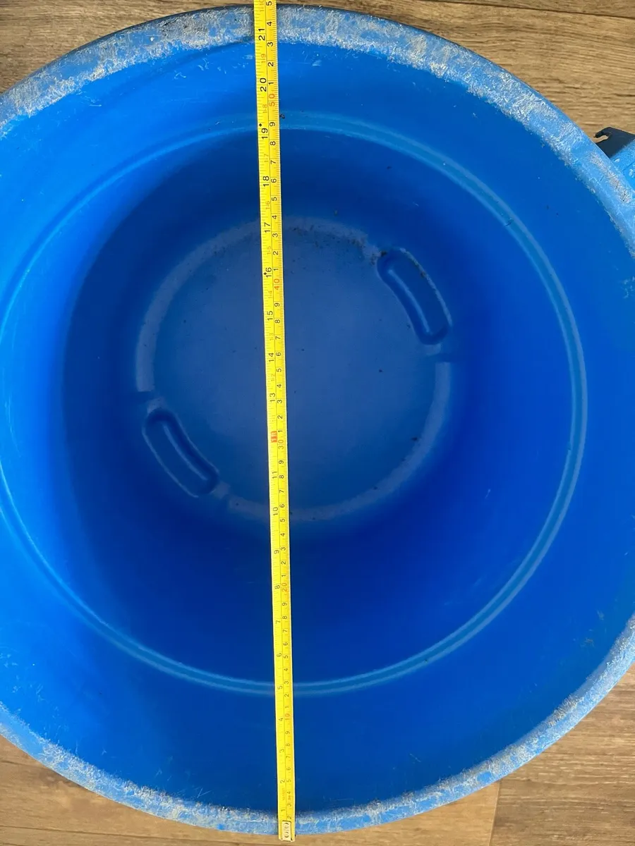 For sale hard plastic containers - Image 2