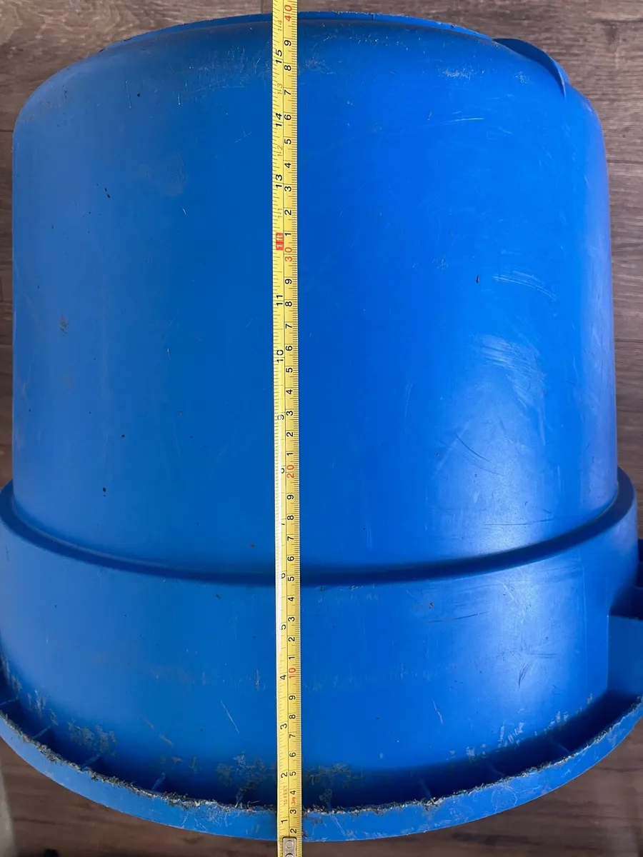 For sale hard plastic containers - Image 3