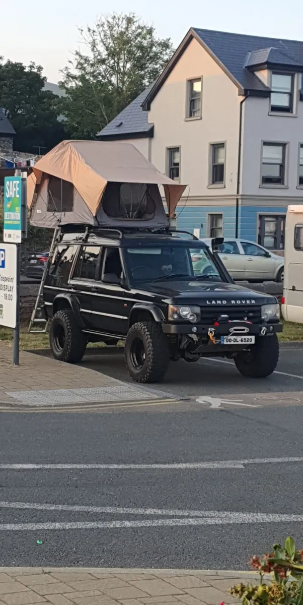 Discovery 2 with roof tent - Image 1