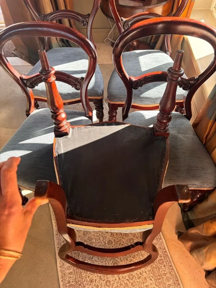 Spoon back chairs - Image 4