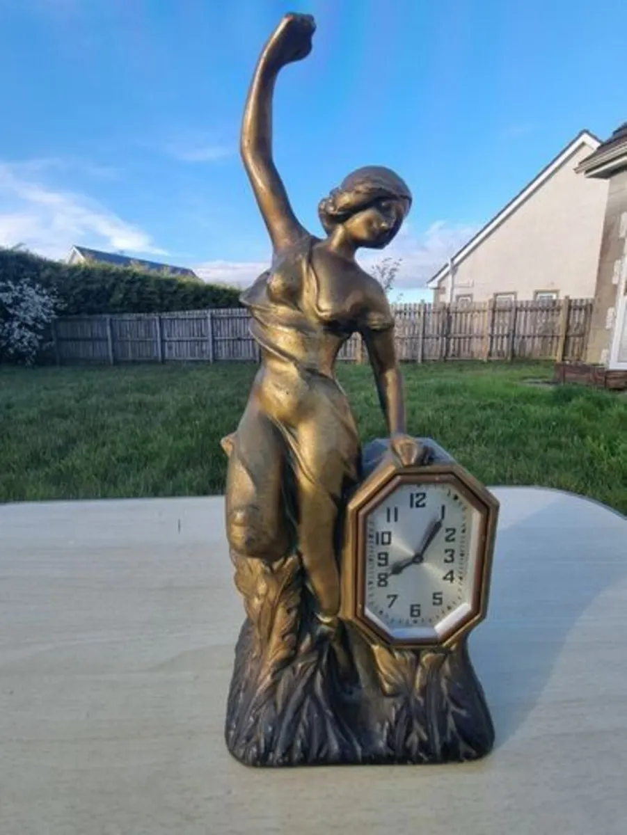 Art Nouveau figural clock from the 1920s - Image 1