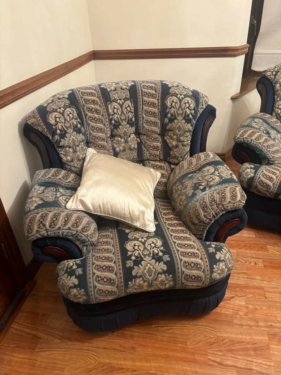 Traditional 3-Piece Suite – €400 - Image 2