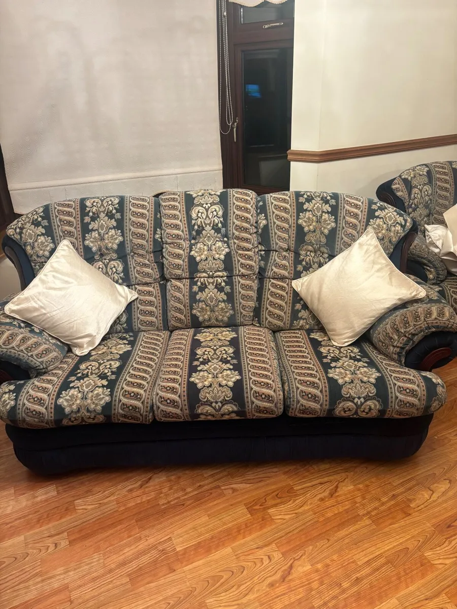 Traditional 3-Piece Suite – €400 - Image 3