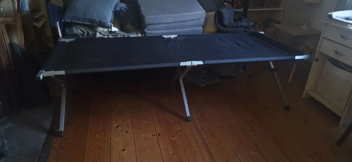 Camp bed/high off the floor. Strong army quality. - Image 1