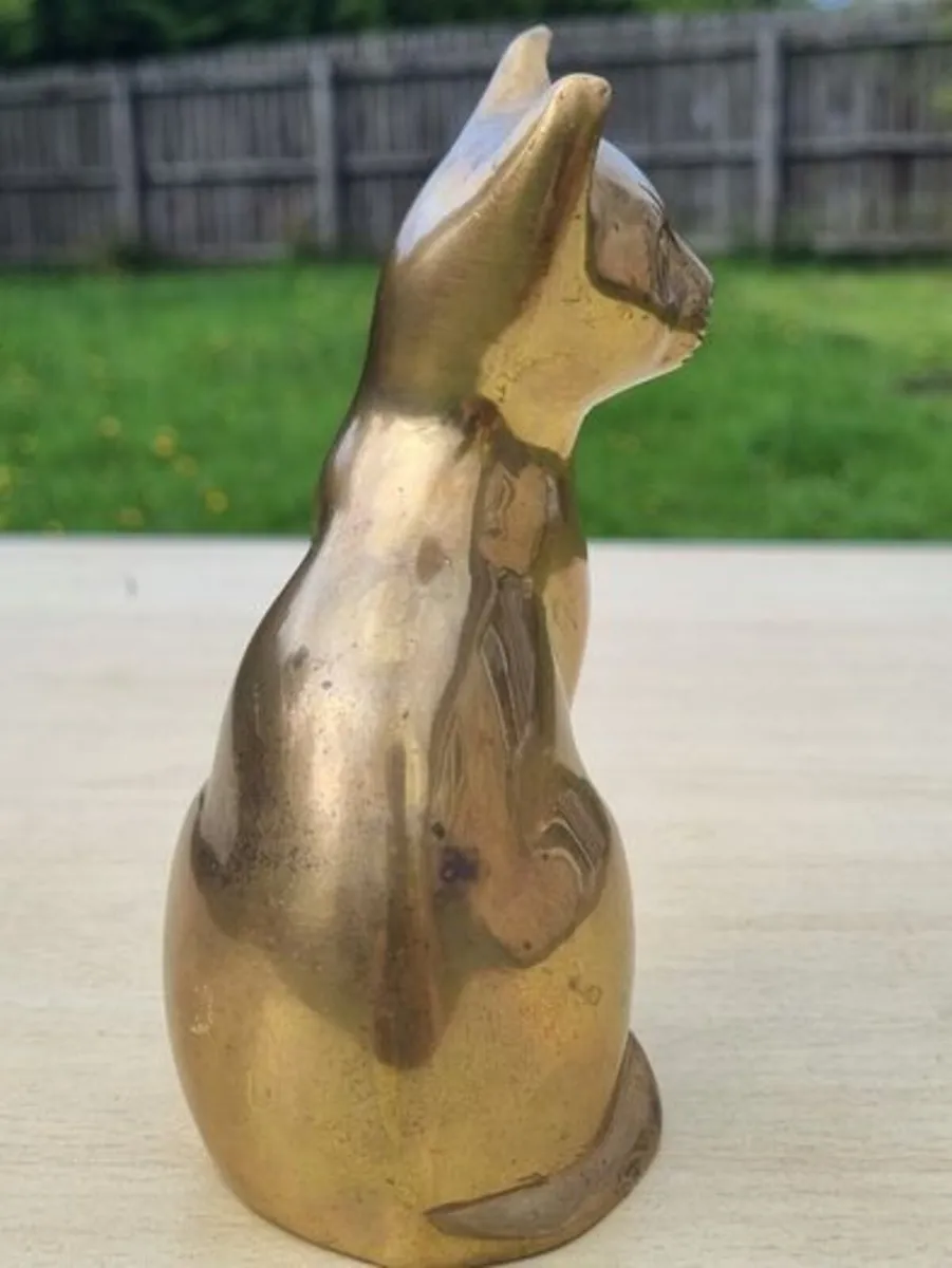 Vintage brass figurine of a sitting cat - Image 4