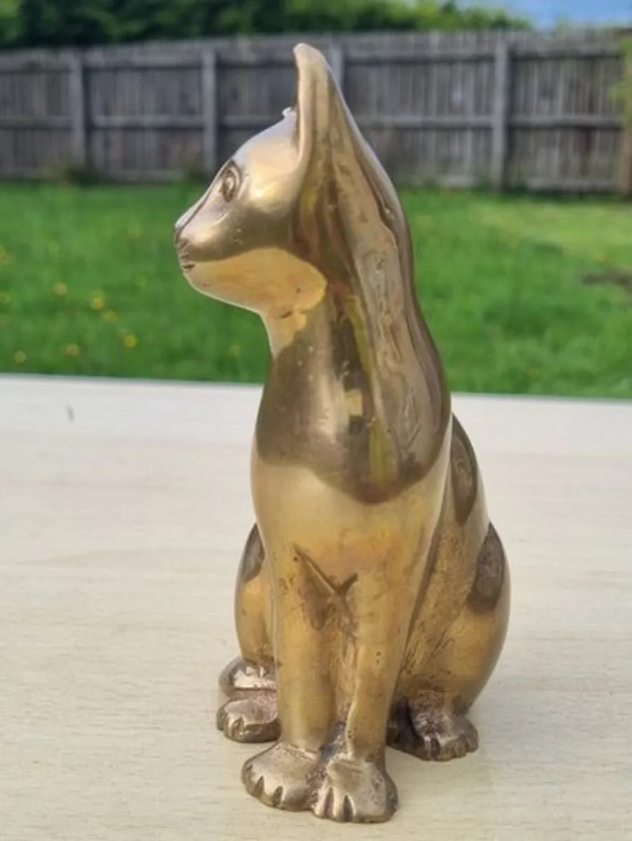 Vintage brass figurine of a sitting cat - Image 2