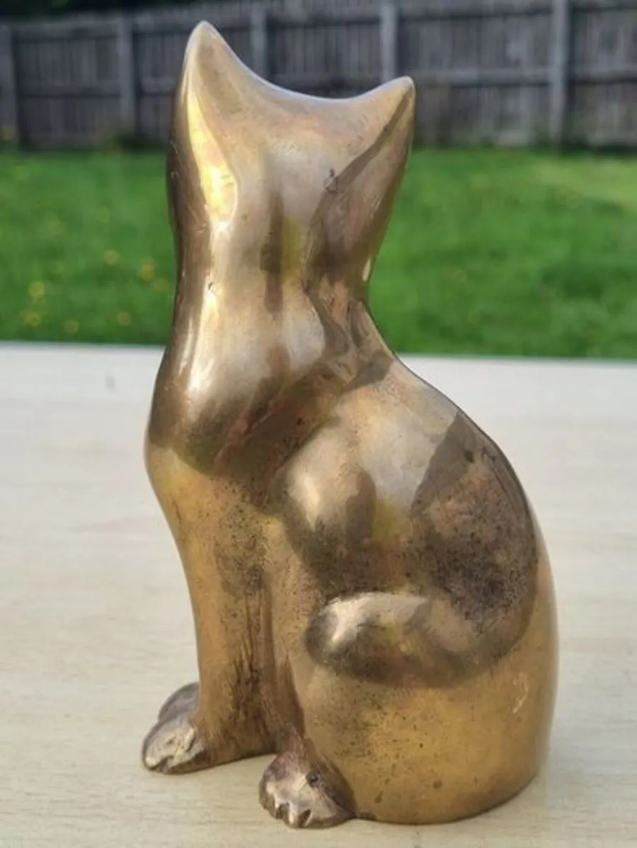 Vintage brass figurine of a sitting cat - Image 3