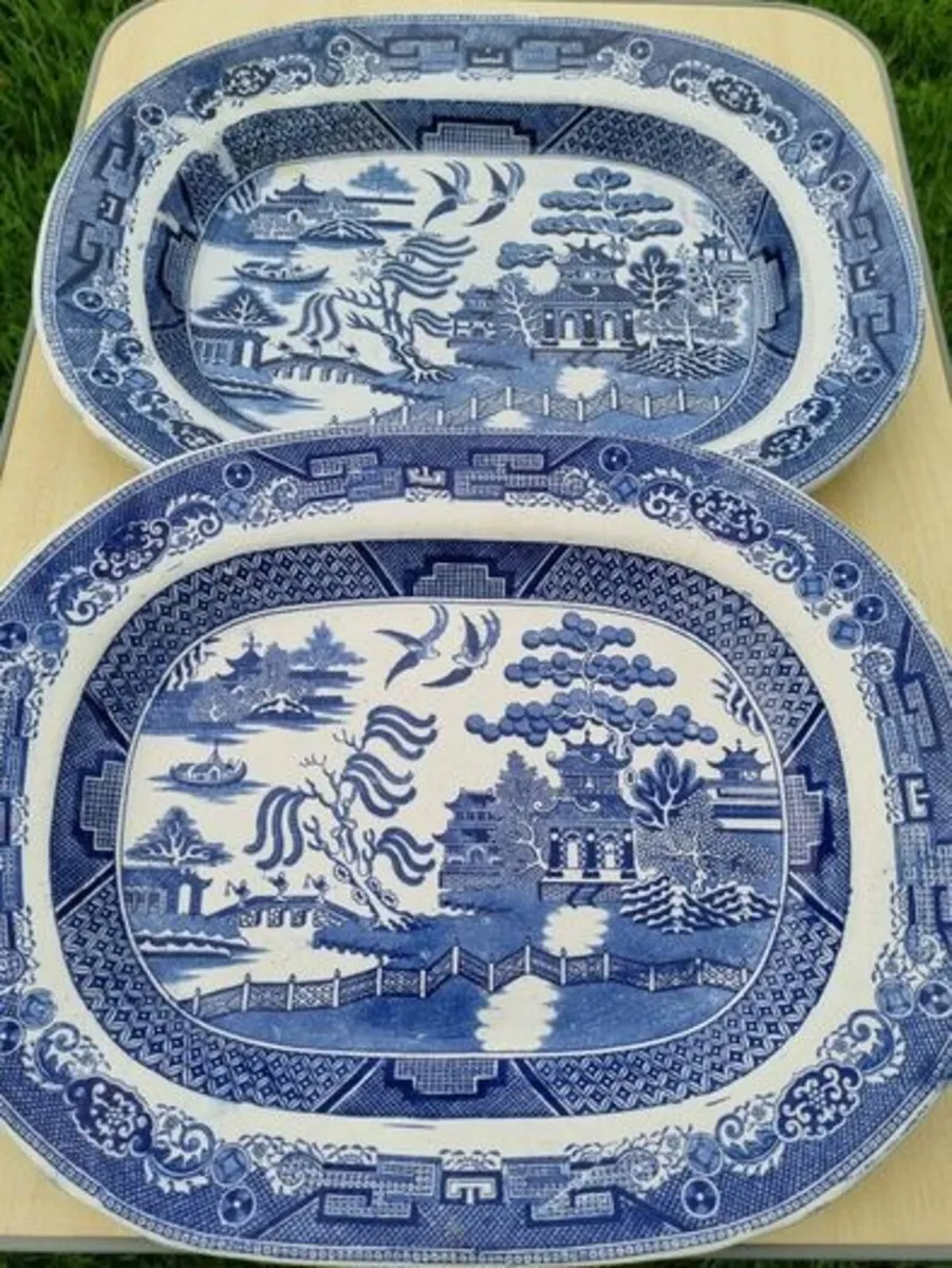 Two large Blue & White Willow Pattern Plates - Image 3