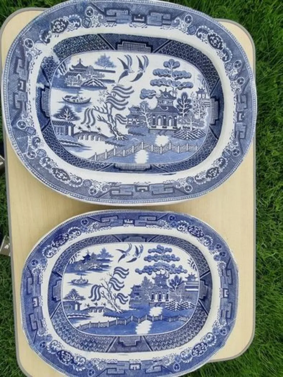 Two large Blue & White Willow Pattern Plates - Image 4