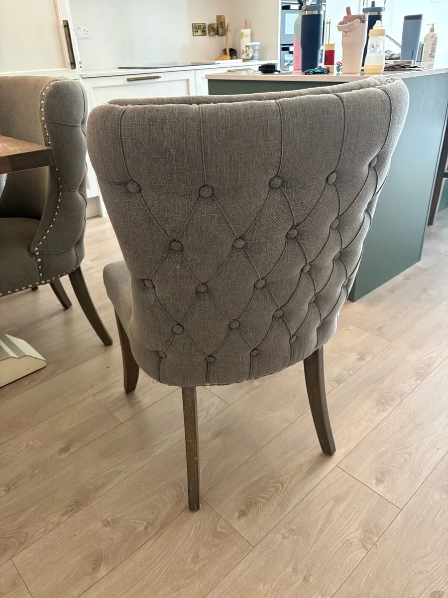 Solid Table & chairs - Image 3